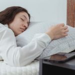 Tidur Terlalu Lama? Waspada Risiko Pikun Menanti di Hari Tua