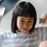 Kebenaran Minum Susu 2 Liter Per Hari untuk Pertumbuhan Anak
