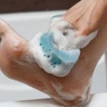 Cuci Kaki Sebelum Tidur: Langkah Mudah Lawan Infeksi Jamur