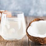 Air Kelapa Aman untuk Diabetes? 4 Tips Tepat Mengkonsumsi