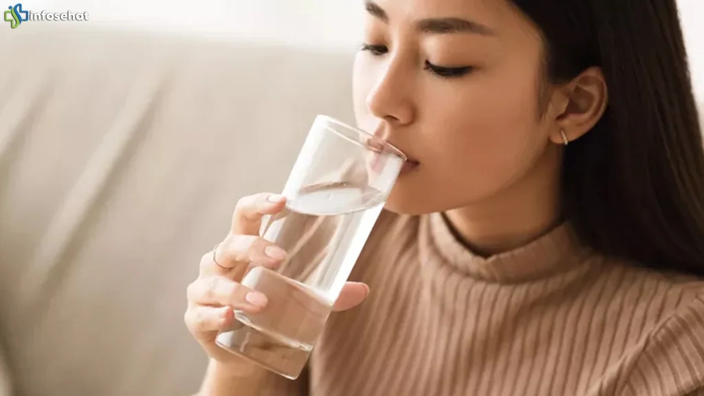 Minum Air Putih dan 5 Efek Mantul buat Kesehatan Tubuh & Kulit