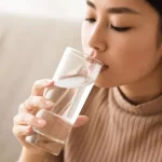 Minum Air Putih dan 5 Efek Mantul buat Kesehatan Tubuh & Kulit