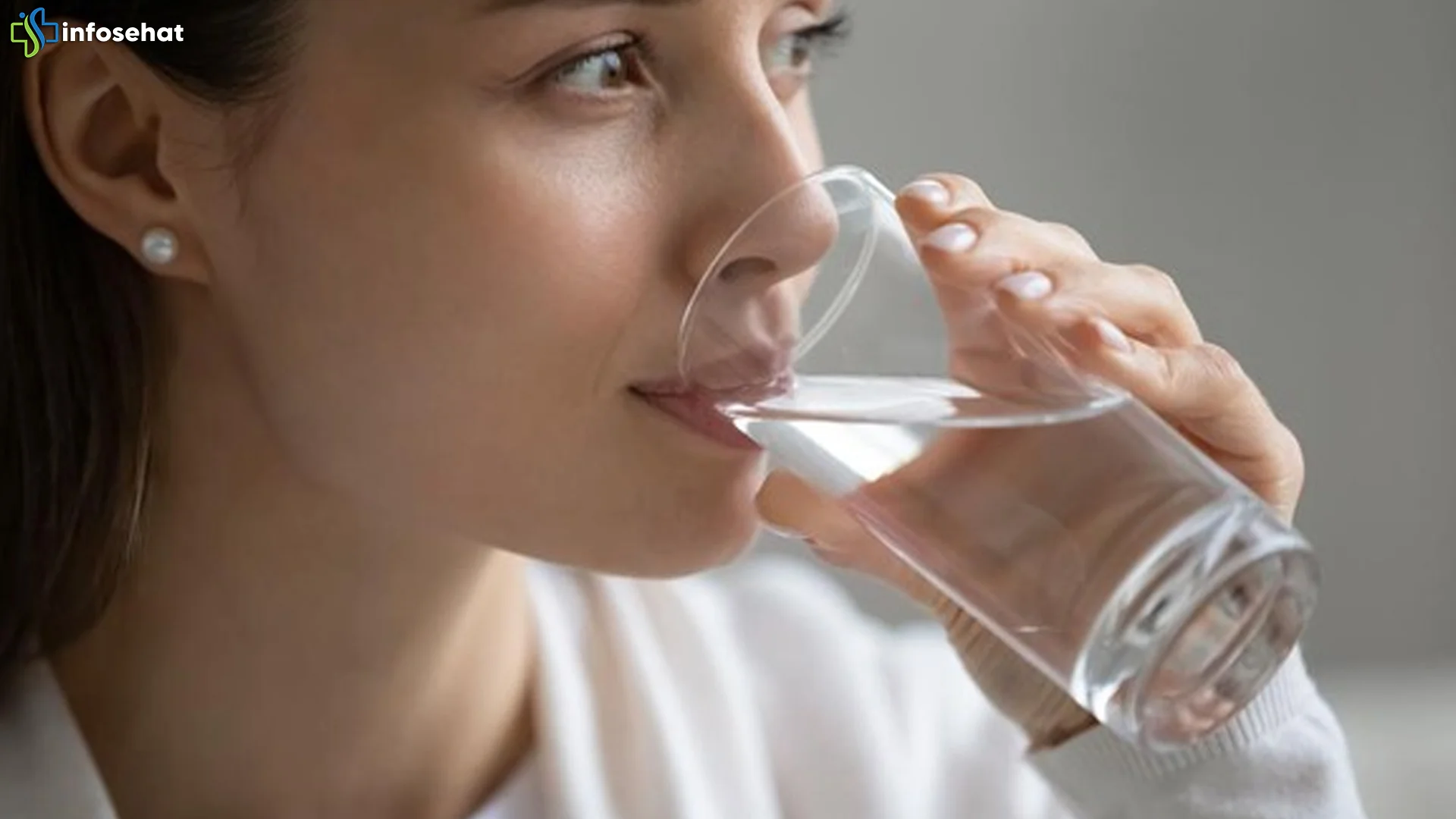 Terlalu Banyak Minum Air Bisa Munculkan 5 Risiko Kesehatan Utama