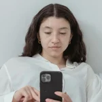 Duduk Pasif 5 Jam Sehari Berkaitan dengan Risiko Demensia