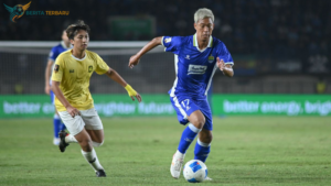 Gakuto Notsuda mengikuti latihan Persib Bandung dalam proses kembali setelah cedera.